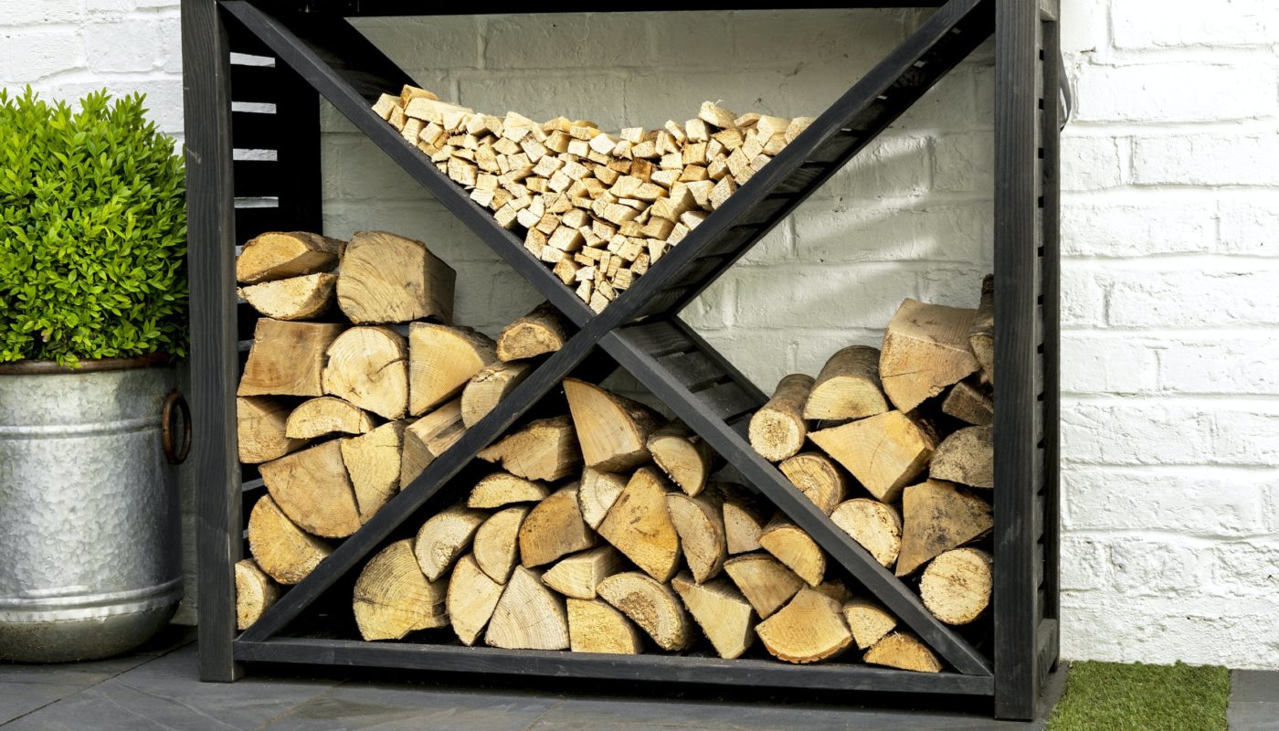 Как современно и красиво построить навес для дров своими руками